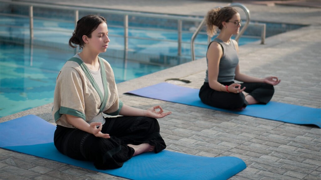 Ayurvedic massage therapy at Vedanjana Rishikesh